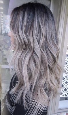 Silvery Blonde Hair, Popular Hair Colors, Platinum Balayage, Icey Blonde, White Ombre Hair, Traveling Couple, Blonde Foils, Baylage Hair