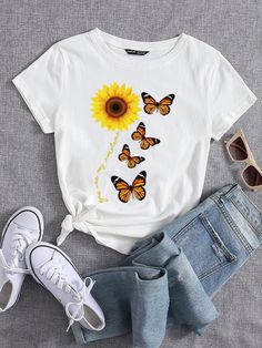 Painting On Tshirts, Butterfly Sunflower, Printed Tee Women, Floral Butterfly, Butterfly Painting, Sunflower Print, Women T Shirts, Print Tee, Nice Design