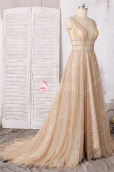 Gold V-neck Evening Dress With Sweep Train, Elegant V-neck Gown For Pageants, Gold Backless Evening Dress For Prom, Glamorous Gold Evening Dress With Sweetheart Neckline, Sparkling Backless Evening Dress For Wedding, Gold Backless Gown For Prom, Glamorous Gold Sparkling Evening Dress, Gold Glitter Dress For Wedding, Gold Evening Dress With Sweetheart Neckline For Prom