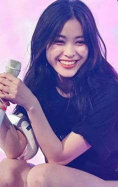 Hair Cuts Cute, Ryujin Poster, Short Hair Cuts Styles, Hair Cuts Styles, Styles Korean, Goddess Hairstyles, Cover Photo Quotes, Teacher Outfits