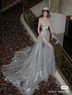 Look Gatsby, Glitter Wedding Dress, Gowns Dresses Elegant, Classy Prom Dresses, Fantasy Dresses, Wedding Dresses Beaded, Dream Wedding Ideas Dresses, Prom Dress Inspiration, Cute Prom Dresses