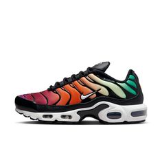 Nike Air Max Plus Womens (DZ3670-001) Wavy Design, Gradient Design, Shoes Sport, Whale Tail, Black Shoes Women, Nike Air Max Plus, Air Max Plus, Heritage Fashion, Women Lifestyle