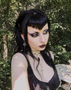 Summer Goth Makeup, Goth Fairy Makeup, Simple Face Paint, Goth Makeup No Lashes, Goth Makeup Without Lashes, Alternative Eye Makeup Goth, Trad Goth Makeup Hooded Eyes, Trad Goth Eye Makeup, Face Paint Ideas