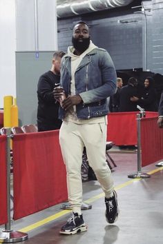 Dad Shoes Outfit, Balenciaga Outfits, Athlete Style, Balenciaga Outfit, Balmain Jacket, Nba Outfit, Pre Game