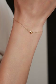 Gold Jewellery Simple, Gold Bracelet Design, Tiny Heart Bracelet, Minimalist Accessories Jewellery, Wedding Jewelry And Accessories, Aesthetic Bracelet, خواتم خطوبة, Silver Bracelet Designs, Simple Jewellery