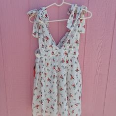 Beautiful Forever 21 Size Small White Floral Dress New With Tags. Dukes Of Dallas Forever 21 You Can Tie The Top Multiple Way ! Perfect For Summer ! Cute Sleeveless Mini Dress With Tie Back, Forever 21 Summer Floral Mini Dress, Forever 21 Floral Print Beach Mini Dress, Forever 21 Sleeveless Spring Dress, Cute Tie-back Dress For Day Out, Cute Tie Back Dress For Day Out, Forever 21 Sleeveless Summer Mini Dress, Forever 21 Sleeveless Beach Dress, Forever 21 Floral Print Mini Dress For Brunch