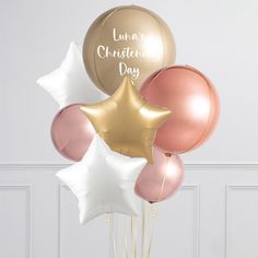 a bunch of balloons that say luna's christmas day