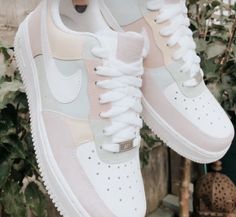 Kasut Pengantin, Dr Shoes, Trendy Shoes Sneakers, White Nike Shoes, Nike Shoes Girls, Nike Fashion Shoes, Jordan Shoes Girls, All Nike Shoes