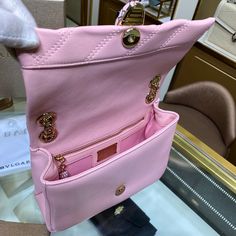 Size: 22.5cm*15cm*10cm It comes with Dust box, Care manual, Tag, and Paper bag. Luxury Clutch, Bv Bag, Trendy Tote, Cute Bag, White Bag, Luxury Shoes, Small Bags, Crossbody Shoulder Bag, Evening Bags