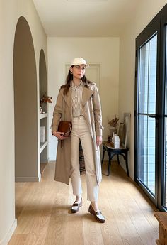 Coat Beige Outfit, Trench Coat Beige, Mon Dressing, Trench Beige, Office Casual Outfit, Classic Girl, Beige Outfit, Outfit Mujer, Blazer Beige