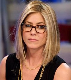 Jennifer Aniston Long Bob, Matrix Hairstyle, Jennifer Aniston Bob, Iconic Hairstyles, Hair Evolution, Gorgeous Lady, Horrible Bosses, Layered Cut