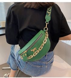 Matériau : PUStyle : Sac pour femmes Green Crocodile Pattern Shoulder Bag, Green Crocodile Pattern Shoulder Bag For Everyday Use, Trendy Green Crocodile Pattern Bag, Trendy Crocodile Pattern Crossbody Bag, Green Crocodile Pattern Crossbody Bag, Metal Horse, Embossed Metal, Horse Decor, Embroidered Bag