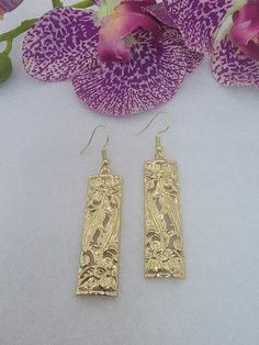 Pretty Hawaiian Dangle with a Hawaiian Plumeria design. This is a cut out style and shows great detail in the floral pattern. Tarnish resistant ear hooks. Hawaiian Bar Earring, Plumeria Design, Hawaii Gift, Hawaiian Plumeria, Hawaii Jewelry, Drop Earrings Gold, Ear Hook, Gold Drop Earrings, Handmade Earrings