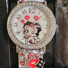 New...! Betty Boop Bracelet, Betty Boop Gifts, Metal Band Saw, Betty Boop Keychain, Betty Boop Merchandise, Betty Boop Purses, Vintage Kiss, Silver Watches Women, Alligator Print