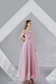 The dress offers a unique look with its cold shoulder sleeves and attached floral applique. The lightweight organza skirt offers a pleated design, creating a chic, elegant evening look. Organza Maxi Dress, Cold Shoulder Sleeves, Happy Clothes, Organza Skirt, Mean Blvd, Its Cold, Ankle Length Dress, Organza Fabric, Women Maxi