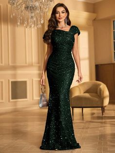 Bodycon Engagement Dress, Dark Green Dress With Sleeves, Dark Green Fashion Outfits, Fish Cut Dress Indian, Fish Cut Gown Western, Fish Gowns Dresses, Fish Wedding Dress, Fish Gown, Evening Dresses Elegant Glamour