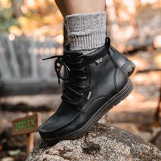 Women's Waterproof Boulder Boot – Lems Shoes Lems Shoes, Grunge Shoes, Wardrobe Goals, Posture Correction, Travel Shoes, Everyday Shoes, Walking Boots, Best Wear, Dr. Martens Boots