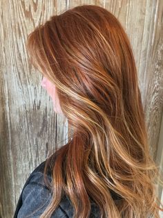 Red Hair With Natural Highlights, Red Hair With Subtle Blonde Highlights, Natural Red With Highlights, Natural Highlights For Red Hair, Natural Copper Hair With Highlights, Caramel Highlights On Ginger Hair, Auburn Highlights In Red Hair, Half Head Highlights Ginger Hair, Lowlights On Natural Red Hair