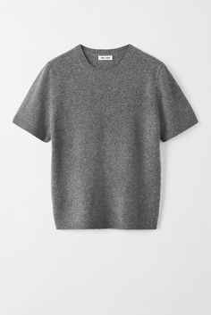 Plain knit Oversized T-shirt in 100% cashmere. Formerly known as our Chunky T-shirt, it’s the same great style, you already love. All that has change is the name. - Plain knit - Relaxed fit - True to size - 7 gg - 4 ply - 100% Cashmere Model is wearing size S and is 177 cm tall. Classic Cashmere Crew Neck T-shirt, Classic Crew Neck Cashmere T-shirt, Casual Cashmere Crew Neck T-shirt, Fine Knit Cashmere T-shirt Short Sleeve, Short Sleeve Cashmere Fine Knit Tops, Cashmere Fine Knit Short Sleeve Tops, Short Sleeve Fine Knit Cashmere Top, Casual Fine Knit Cashmere T-shirt, Casual Oversized Cashmere Tops