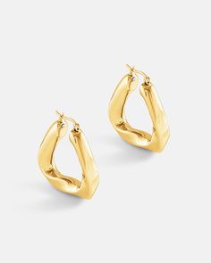 A triangular twist style chunky hoop earrings that is modern and high fashion in design. These earrings are suitable for both in a casual work attire or in a more formal party dress. These luxury earrings are made in 18K yellow or white gold plated over sterling silver. Even though chunky but weights are controlled to maximize comfort for long hours of wearing by utilizing our Italian electroforming production technique. Available in yellow gold or white gold color. Samantha Wheeler, Casual Work Attire, Treasure Jewelry, Bamboo Hoop Earrings, Cheap Earrings, Chunky Hoop Earrings, Twist Style, Luxury Earrings, Formal Party Dress