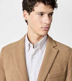 Unlined blazer in wool and cashmere jersey, characterized by lapels, breast pocket with leather piping and patch lower pockets, one with an embroidered T. Fastened with branded buttons, it interprets an informal and relaxed elegance. Beige Wool Business Blazer, Business Beige Wool Blazer, Beige Wool Blazer For Business, Beige Wool Sport Coat For Business, Luxury Outerwear With Suit Collar And Single Button, Luxury Outerwear With Single Button And Suit Collar, Luxury Single Button Tweed Jacket For Fall, Luxury Single-button Tweed Jacket For Fall, Beige Wool Blazer With Welt Pockets