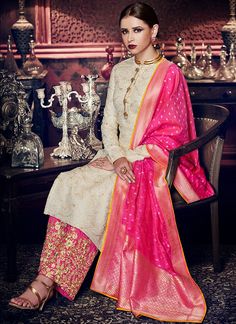 Pakistani Design, Wedding Hindu, Plain Suits, Designer Palazzo, Silk Kurti Designs, Long Kurta, Indian Designer Suits, Boutique Suits, Palazzo Suit