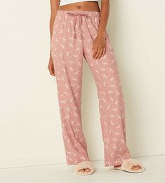 Vs Victorias Secret Pink Flannel Sleep Pant Tight Leggings Pajama Damsel Pink Dogs Xl Product Details Size: Xl Color: Damsel Pink Dogs Product Description Relaxed Fit Drawstring Waistband Side Pockets 31” Inseam Flannel Fabric Imported Cotton/Modal Price Firm Cozy Stretch Pink Bottoms, Cozy Pink Bottoms For Bedtime, Cozy Pink Bedtime Bottoms, Pink Full Length Sleepwear For Loungewear, Pink Full Length Sleepwear For Lounging, Full Length Pink Sleepwear For Loungewear, Cozy Long Pants For Pajama Party, Cozy Long Pants For Sleepover, Comfortable Pink Bottoms For Sleepover