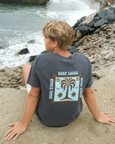 Surf Shirts Graphic Tees, Surfer Boy Aesthetic Outfit, Surf Merch, Surfer Guy Style, Surfer Boy Outfits, Vintage Surf Aesthetic, Surf Illustration, Boys Aesthetic Outfits