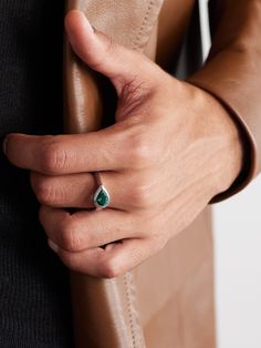 42 SUNS' collections take inspiration from the vivacity of Los Angeles. This signet ring is crafted from 14-karat white gold and centred with a pear-cut laboratory-grown emerald. Emerald Signet Ring, Silver Mens Rings, Mens Emerald Rings, Signet Ring For Men, Best Casual Shirts, Rings Gemstone, Mens Rings, Signet Ring Men, Mens Silver Rings