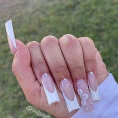 Mate French Nails, White French Tip With 3d Flowers, French Tip Flower Design, Nails With J Initial, Fake Nails Acrylics, Nails Acrylic Short White, Short Quince Nails, French Tip Flower, Latina Nails Acrylic