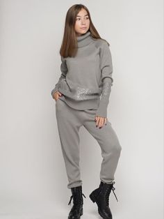 Check out this item in my Etsy shop https://www.etsy.com/listing/1004171488/trikotanye-merino-erst-kostum-enskij Woolen Suit, Grey Suit, Suit Women, Gray Suit, Women Sweater, Wool Suit