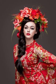 Floral Headdress, Flower Headdress, Photographie Portrait Inspiration, Flowers In Her Hair, Head Pieces, Floral Headpiece, Folk Fashion, Floral Fashion, Flower Crowns