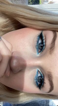 Makeup Inspo Concert, White Eyeliner Makeup Hooded Eyes, Blue Simple Makeup, Hoco Make Up, Hoco Makeup Ideas For Blue Eyes, Blue Makeup Looks Simple, How To Make Blue Eyes Pop, Evanescence Concert, Pretty Eyeliner