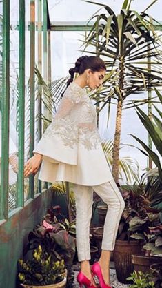 Solo blusa...🌼ZÜMRÜR🌼 Customized Dresses, Filipiniana Dress, Net Top, Hijab Styles, Stitching Details, Indian Designer Wear, Pakistani Fashion, Designer Wear, Pakistani Dresses