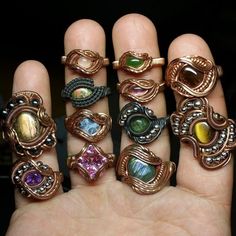 Wire wrapped rings with beaded wire Wire Wrap Rings, Wire Jewelry Rings, Wire Wrapping Diy, Wire Wrapped Jewelry Diy, Woven Ring, Wrapped Rings, Wire Jewelry Tutorial, Wire Jewelry Designs, Rings Ideas