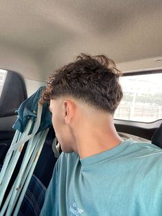 Fade Out Haircut, Low Fade For Curly Hair, Low Drop Fade Wavy Hair, Drop Low Fade Haircut, Short Slick Back Hair Men, Low Fade Hairstyles For Men, Low Skin Fade Curly Hair, Guys Short Curly Hair, Haïr Cut For Curly Hair Men