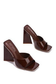 Mule Sandals Outfit, Square Toed Heels, Heel Sandals Outfit, Brown Sandals Heels, Mule Heel, Mules Heels, Sandals Chunky, Block Heel Mules, Trendy Heels