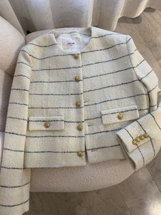 Channel Coat Outfit, Celine Tweed Jacket, Tweed Outfit Women, Wool Coat Short, Chanel Coat, Woman In Suit, Jacket Outfit Women, Elegant Outfit Classy