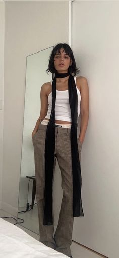 Skinny scarf outfit Tie As Scarf Outfit, Neck Scarf Outfit Aesthetic, Outfits With Scarves Aesthetic, Tie Scarf Outfit, Scarf 2023 Trend, Scarf Trends 2023, Black Scarf Aesthetic