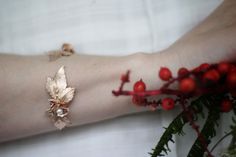 This lovely floral bracelet has a bunch of pretty detailed leaves and two flowers soldered on each side of the bracelet, with real high quality pearls in the centre of the flowers. The material is 24 karat gold plated brass. Size is around 15cm. This size could be slightly adjusted to become bigger or smaller. It will fit all wrist sizes for the most part. * Comes wrapped in a pretty gift bag. * Could be requested in silver or rose gold plating. Please contact me ahead of time to make sure its a Bridal Jewerly, Twig Bracelet, Leaves Bracelet, Lily Bracelet, Ethereal Jewelry, Floral Cuff, Two Flowers, Floral Bracelet, Leaf Bracelet