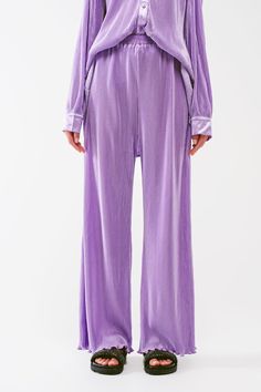 Q2 Satin Pleated Wide Leg Pants in lilac Chic Purple Long Pants, Elegant Full-length Purple Bottoms, Elegant Full Length Purple Bottoms, Chic Stretch Purple Bottoms, Purple Wide Leg Pants For Spring, Chic Purple Pants With Pockets, Trendy Purple Wide-leg Pants, Trendy Purple Straight Pants, Elegant Purple Long Pants