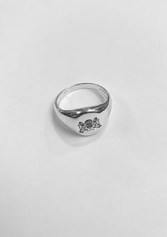 Coat of Arms Family Crest Ring, Special Engraved ring, Personalized Ring.   Engraved Signet ring with Oval Seal 9/11 mm in Sterling silver 925. Special engraving technique using which create the appearance of crest or other images of your choice. Great for Men or Women. Looks great on any finger, and especially cool as a pinky ring. in this listed picture the engraving of the The Royal Coat of Arms of the United Kingdom H O W ∙ T O ∙ O R D E R 1- Make your selections (such as Material and Ring S White Gold Sterling Silver Signet Ring With Hallmarks, Custom Silver Hallmarked Signet Ring, Silver Hallmarked Signet Ring For Commemoration, Silver Signet Ring With Hallmarks, Silver Sterling Signet Ring With Hallmarks, Family Crest Rings, Silver Signet Ring, 925 Silver Jewelry, Personalized Rings