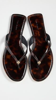 Dr Shoes, Pretty Shoes Sneakers, Tory Burch Sandals, Shoe Inspo, Girly Shoes, Aesthetic Shoes, Monica Bellucci, Swag Shoes, Mode Inspo