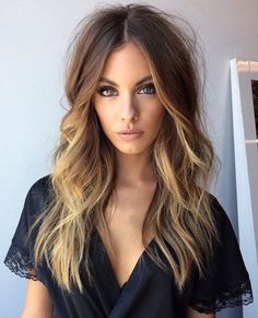 Trendy Haircuts Medium, Brown Hair With Caramel Highlights, Brunette Ombre, Blonde Wavy Hair, Blonde Haircuts, Caramel Hair, Hair 2018, Winter Hair Color, Medium Hair Cuts