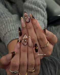 Brown Lover 🤎✨ 📍We’re located in Bloor West Village near Jane and Runnymede station 🚉 . . #GENTEELnailsalon #downtowntoronto #higparknails #Torontonailsalon #frenchtip #nails #halloweennails #nailart #nailsonfleek #gel #nailsr2inspire #birthdaynails #acrylicnails #freehandnailart #characterart #butterflynail #y2k #crystalnail #summernail #diamondnail #valentinenails #cateyenails #3dgel #chromenail #christmasnail Gold Sparkle Nails, Nye Nails, Mauve Nails, Nail Art Designs Images, Retro Nails, Nail Jewels, Sparkle Nails, Cat Eye Nails