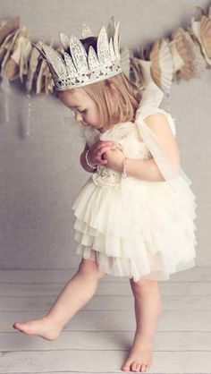 feather party crown Bridal Musings, Fairy Princesses, Tutu Dress, Flower Girls, Fashion Kids, Little Princess