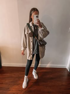 In Between Weather Outfits Casual, Sneaker Work Outfits Women Winter, Rainy Day Outfit For Fall Casual, Outfit Inspo Sweatshirt, Fall Outfit Inspo 2022 Casual, Fall Winter Casual Outfits, Fall 2022 Casual Outfits, Fall Outfits Shopping, Fall And Winter Outfits 2022