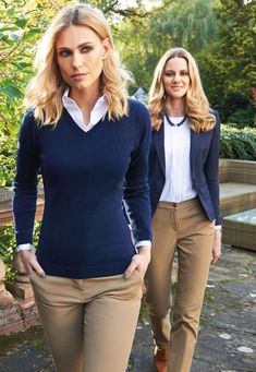 17+ Trending Work & Office Outfit Ideas For Women - The Finest Feed Women Office Outfits, Fine Knit Sweater, Beige Outfit, Casual Work Outfit, Looks Chic, Business Attire