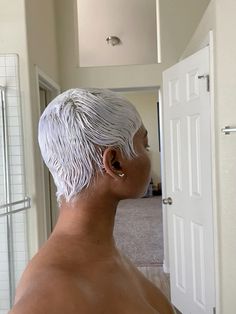 Blonde Hair Platinum, Platinum Pixie, Bald Hair, Short Hair Color, Short Blonde