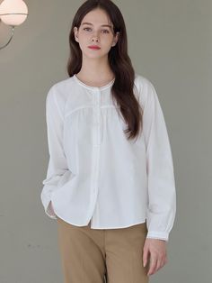 Composition : COTTON 100%Color : WHITE S,WHITE M,BLACK S,BLACK MCountry of Origin : China White Plain Top For Office, White Plain Office Tops, White Plain Office Top, White Plain Blouse For Work, Elegant Plain White Blouse, Elegant White Plain Blouse, Plain Blouse For Daywear, Classic Plain Blouse For Spring, Classic Plain Cotton Blouse